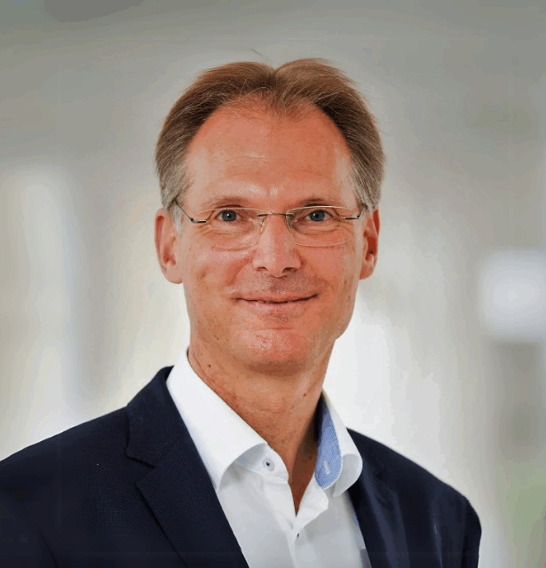 Headshot of Jan Vagedes, PD Dr. med., a German pediatrician and researcher specializing in integrative pediatrics.