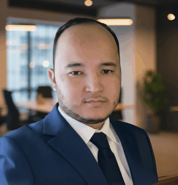 A professional profile photograph of Gilberto Hirokazu Nobumasa, a mechanical engineer and CEO of Fortparaoil.