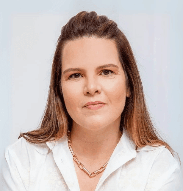 Professional headshot of Larissa Bachir Polloni, a speaker at the 3rd WCTCIM specializing in Auriculotherapy and Gerontology.