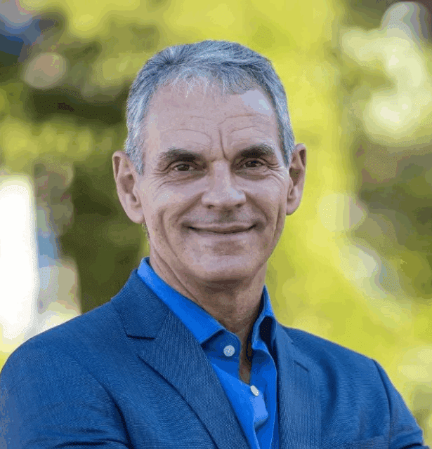 Professional headshot of Luiz Demattê, a speaker at the 3rd WCTCIM, focused on sustainability and One Health in agribusiness.