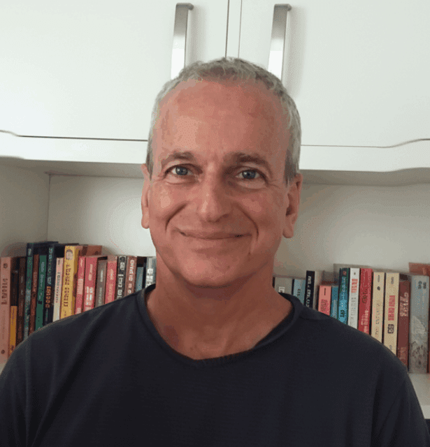 Headshot of Ori Shwarzman, psychiatrist and founder of Gye Nyame Mobile Clinics. He is presented as a speaker at the 3rd WCTCIM.