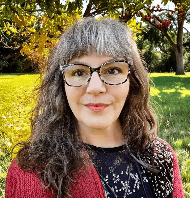 Headshot of Denise Cusack, a clinical herbalist and Executive Director of Herbalists Without Borders, a speaker at the 3rd WCTCIM.