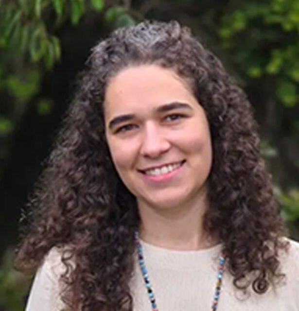 Headshot of pediatrician Lara Vieira S. Meira, a speaker at the 3rd WCTCIM specializing in integrative pediatrics.