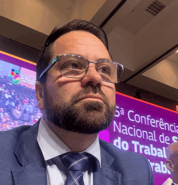 Professional headshot of speaker Leonidas Heringer, a biologist with a master's degree, for his 3rd WCTCIM profile.