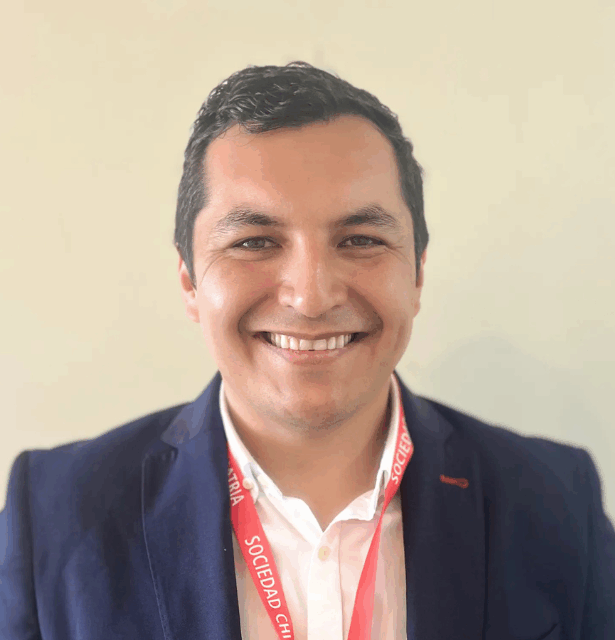 Headshot of Roberto Campos Jeldres, a pediatric oncologist from Chile, wearing professional attire in an indoor setting.